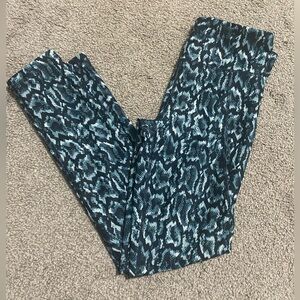 Old Navy girs blue snakeskin leggings, 8, like new​​​